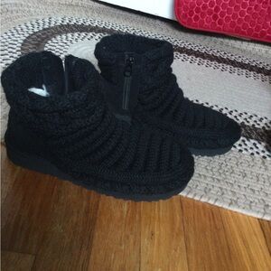 UGG chunky knit boot